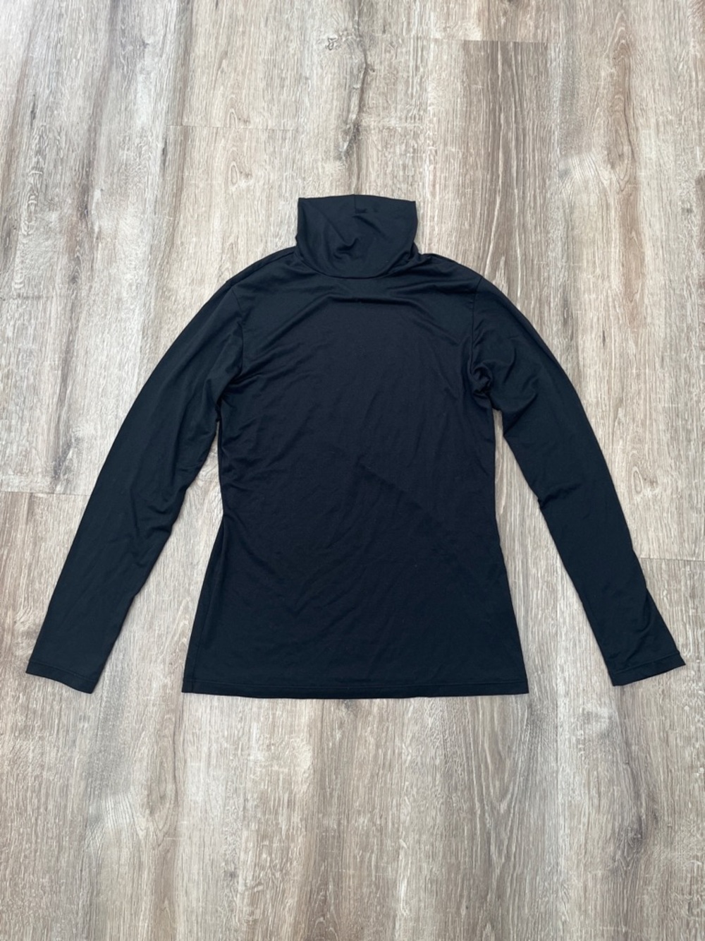 Uniqlo HEATTECH Black Long-Sleeve Turtleneck T-Shirt